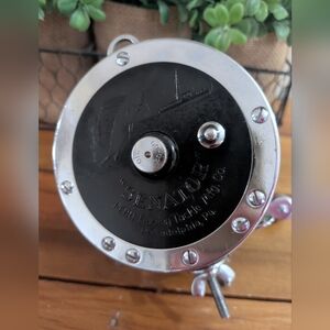 Penn Senator 4/0 Fishing Reel with Yellow Handle Made In USA